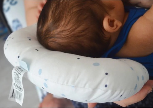 Perna pentru alaptat cu buline BabyJem Roz