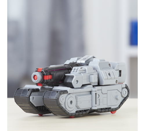 Robotul Action Attacker (30 cm.) în sort.