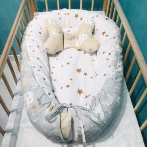 [:ru]Гнездышко для малыша Babynest Звёздочки бежевые на белом ES[:ro]Cuib pentru bebelusi Babynest Steluțe bej pe alb ES[:]