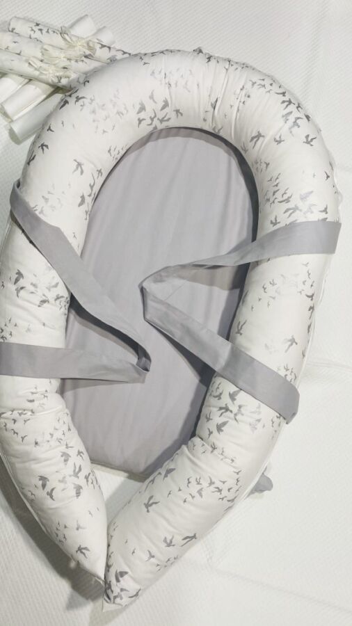 [:ru]Гнездышко для малыша Babynest, с серыми птицами SB[:ro]Cuib pentru bebelusi Babynest Păsări gri SB[:]