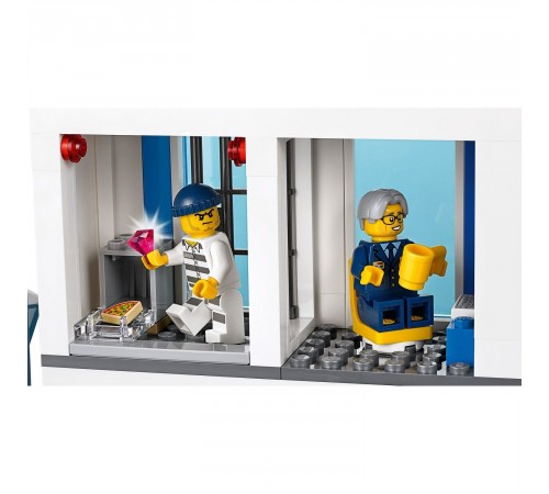 Lego City Конструктор "Полицейский участок" (743 дет.) — изображение 10