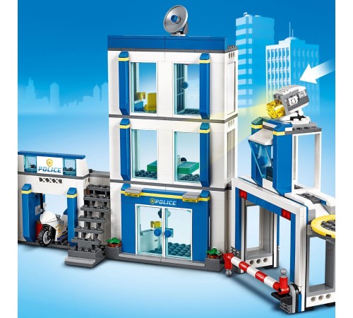 Lego City Конструктор "Полицейский участок" (743 дет.) — изображение 17