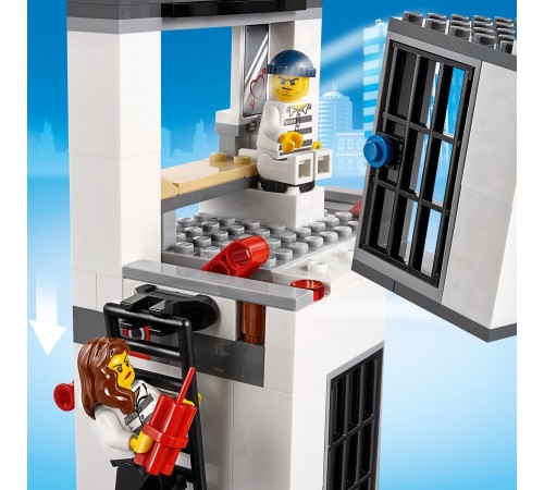 Lego City Конструктор "Полицейский участок" (743 дет.) — изображение 7