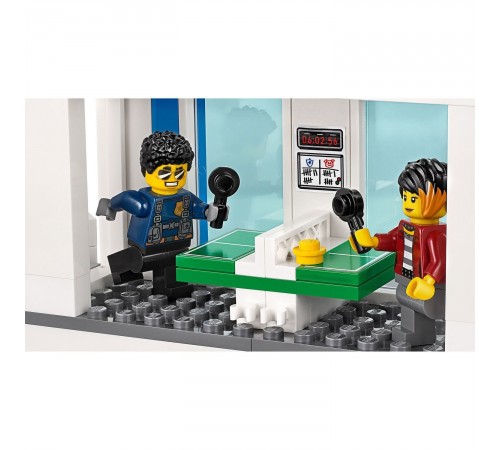 Lego City Конструктор "Полицейский участок" (743 дет.) — изображение 8