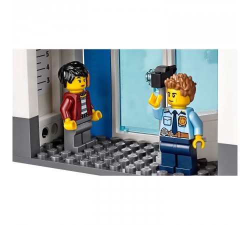 Lego City Конструктор "Полицейский участок" (743 дет.) — изображение 9
