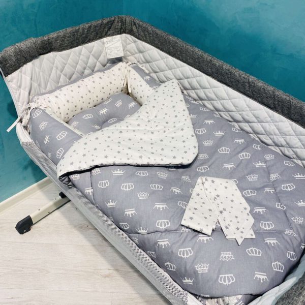 [:ru]Набор Babynest с пледом 3 элемента - Короны[:ro]Set Babynest cu plapumă 3 elemente - Coroane[:]